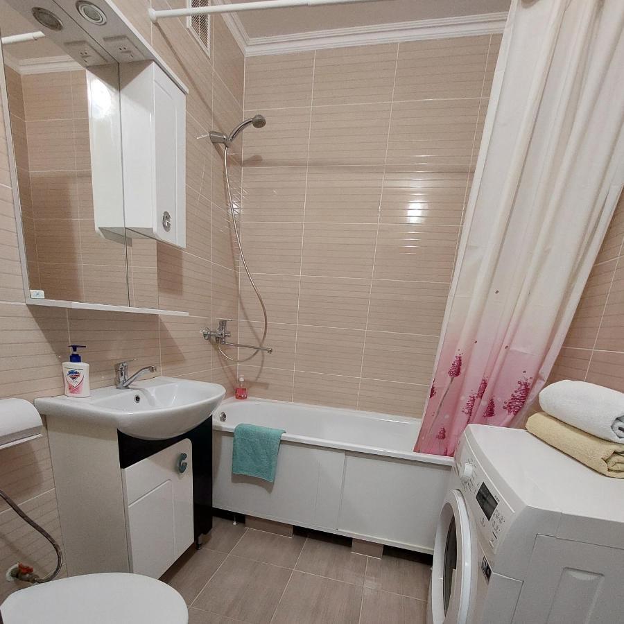Ferienwohnung Новобудова Центр Lutsʼk Exterior foto