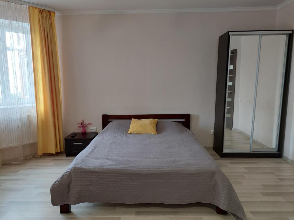 Ferienwohnung Новобудова Центр Lutsʼk Exterior foto