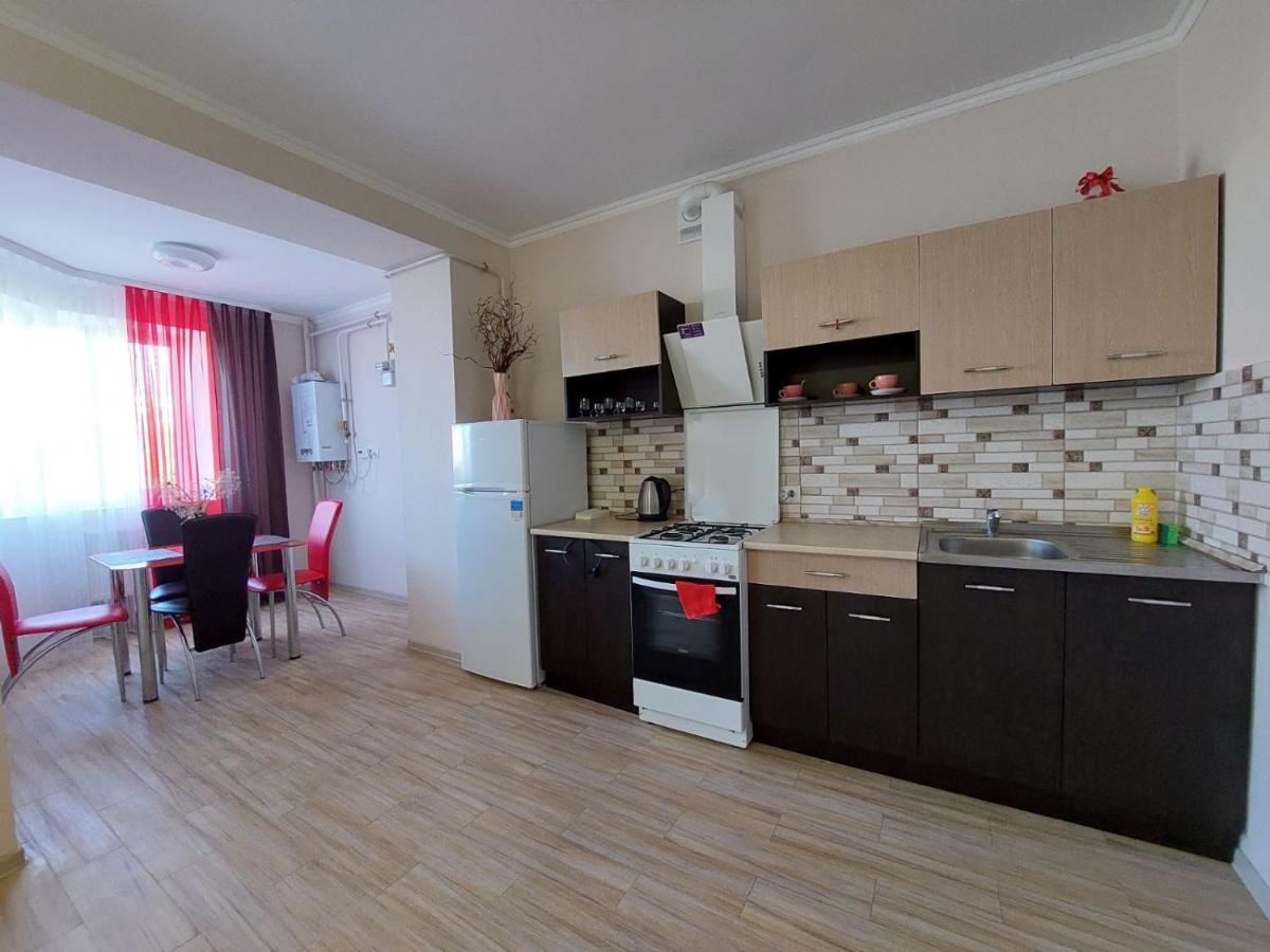 Ferienwohnung Новобудова Центр Lutsʼk Exterior foto
