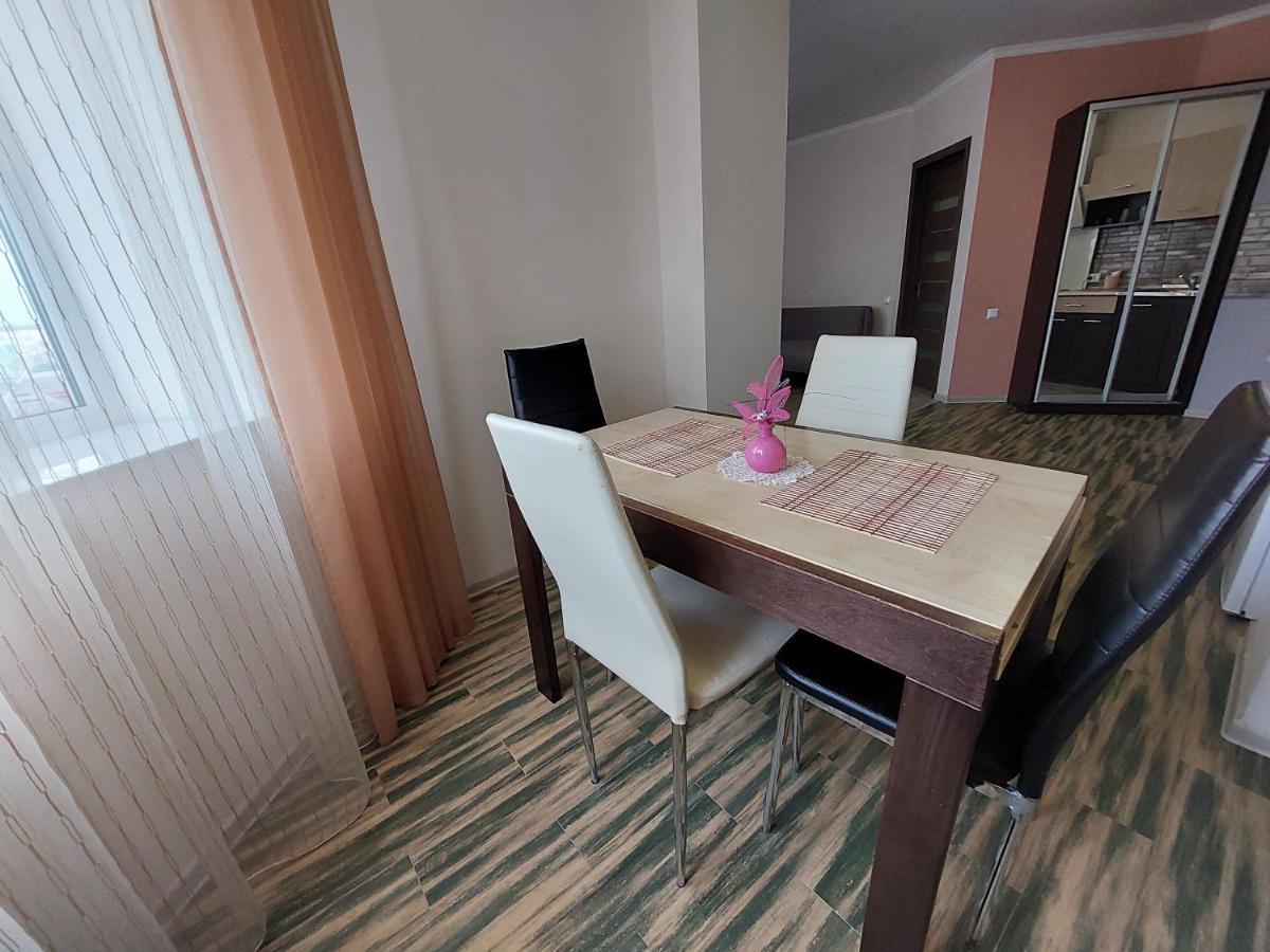 Ferienwohnung Новобудова Центр Lutsʼk Exterior foto