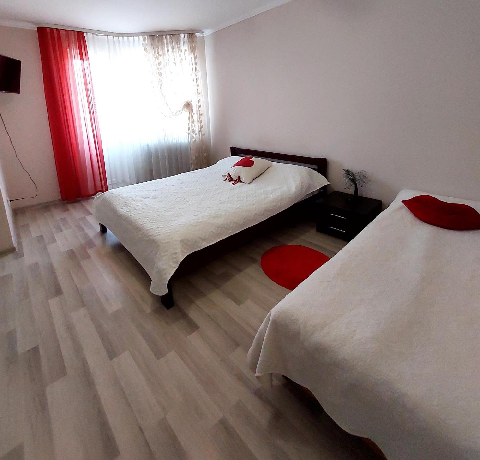 Ferienwohnung Новобудова Центр Lutsʼk Exterior foto