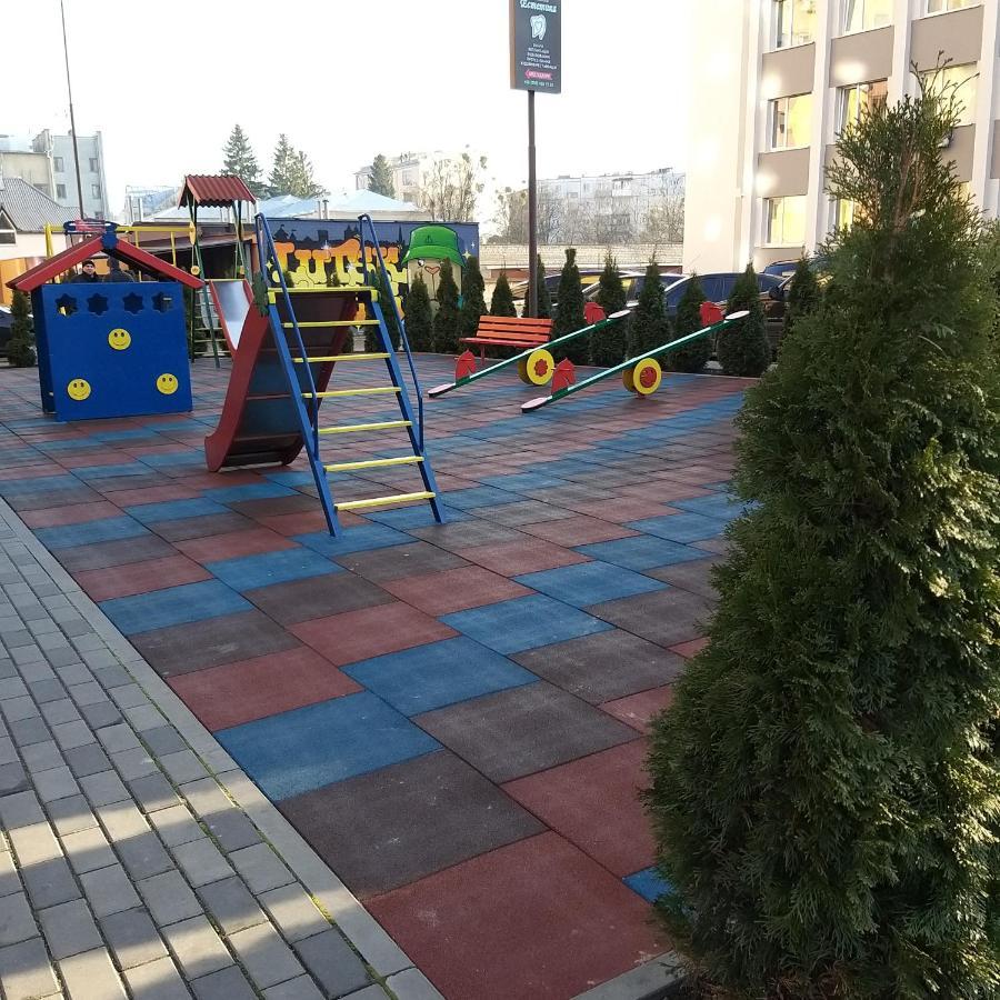 Ferienwohnung Новобудова Центр Lutsʼk Exterior foto